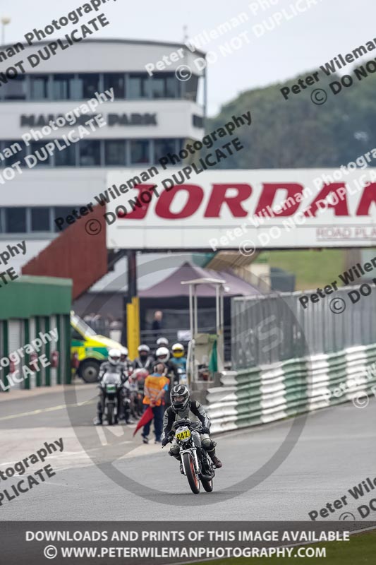 Vintage motorcycle club;eventdigitalimages;mallory park;mallory park trackday photographs;no limits trackdays;peter wileman photography;trackday digital images;trackday photos;vmcc festival 1000 bikes photographs